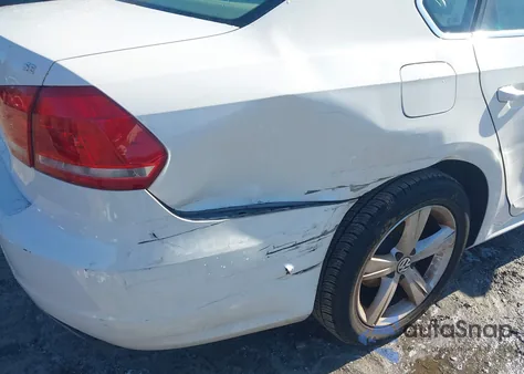 2012 Volkswagen Passat 2.5L Se z USA, uszkodzony, nr VIN 1VWBP7A35CC084614